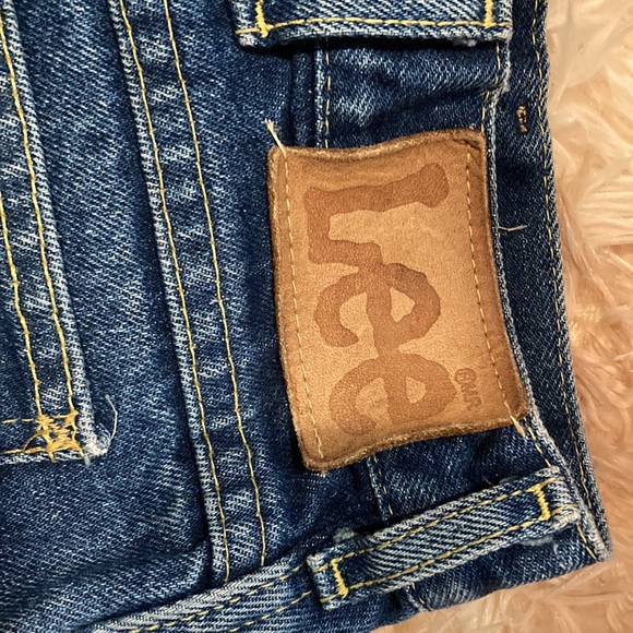 Lee - Picture 6 of 7